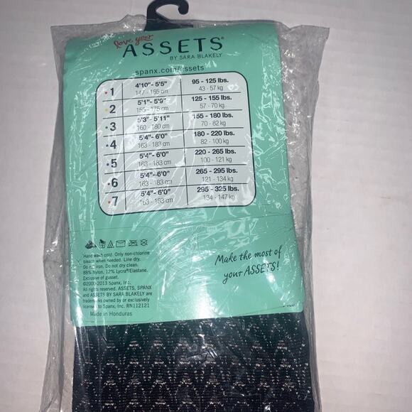 SPANX Assets by Sara Blakely Shaping Tights. Textured Wish Bone. Black. Size 4 - Picture 8 of 10